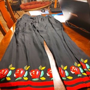 Size small Kate Spade cropped pants